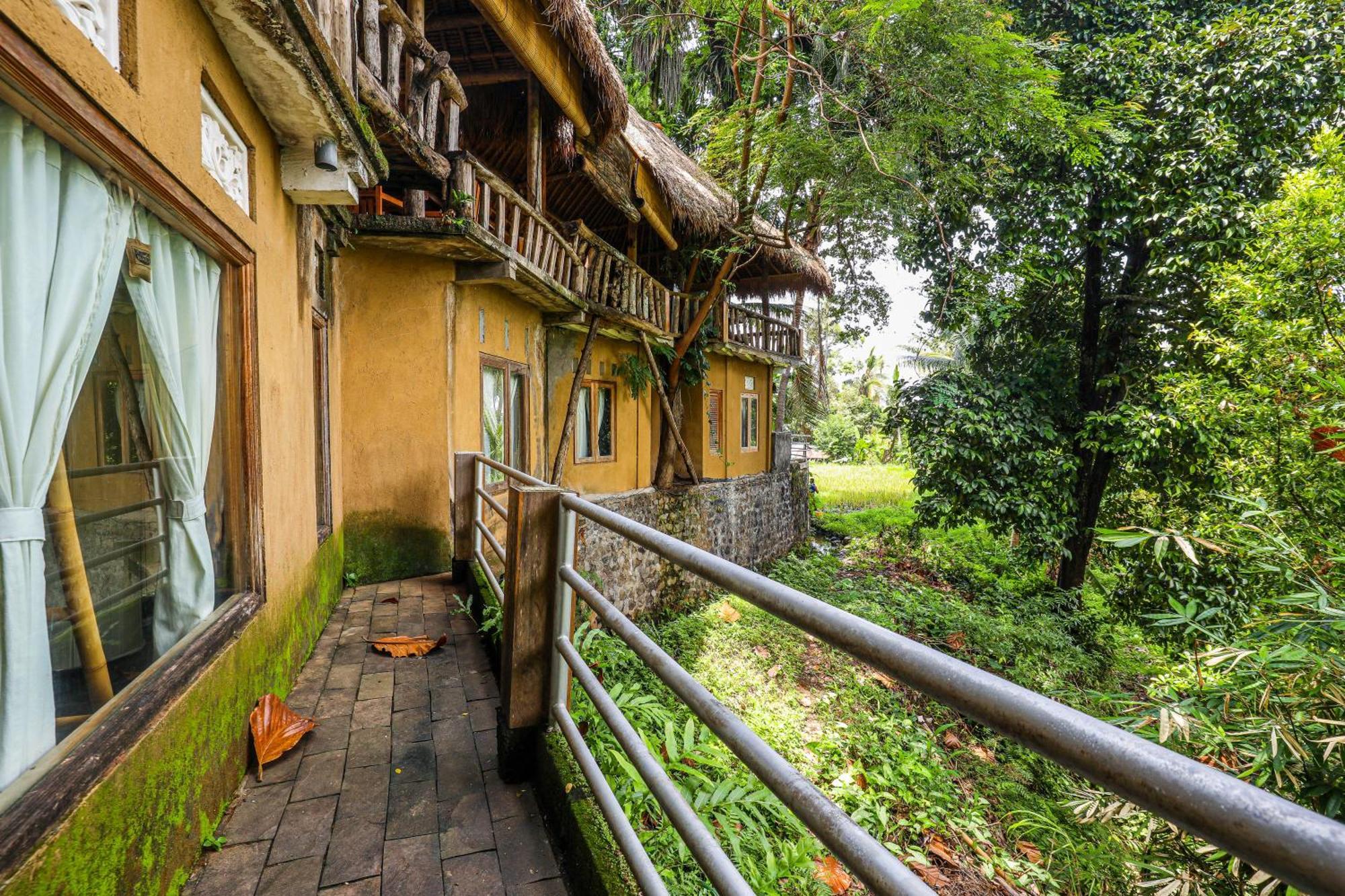 Omunity Bali 호텔 싱가라자 외부 사진